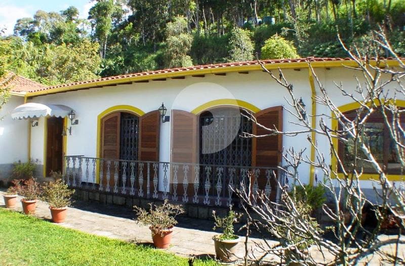 Casa à venda em Itaipava, Petrópolis - RJ