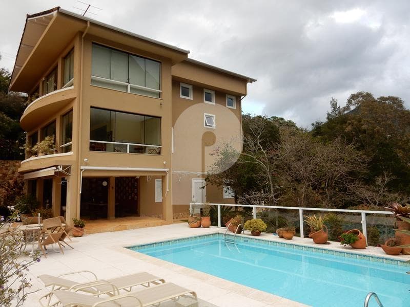 Casa à venda em Araras, Petrópolis - RJ