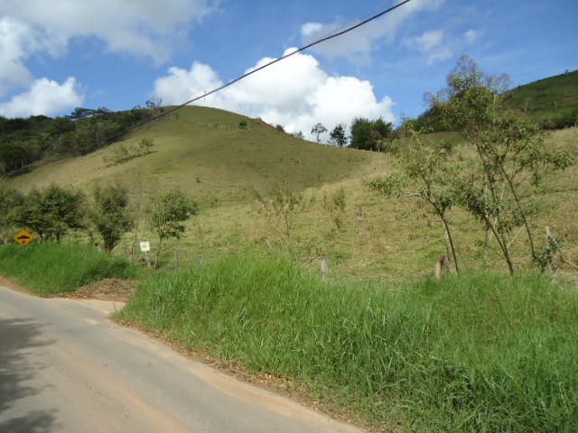 Terreno Comercial à venda em Vale das Videiras, Petrópolis - RJ