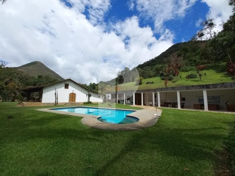 Casa à venda em Itaipava, Petrópolis - RJ