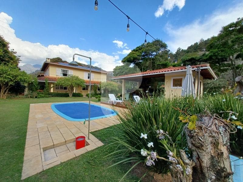 Casa à venda em Itaipava, Petrópolis - RJ