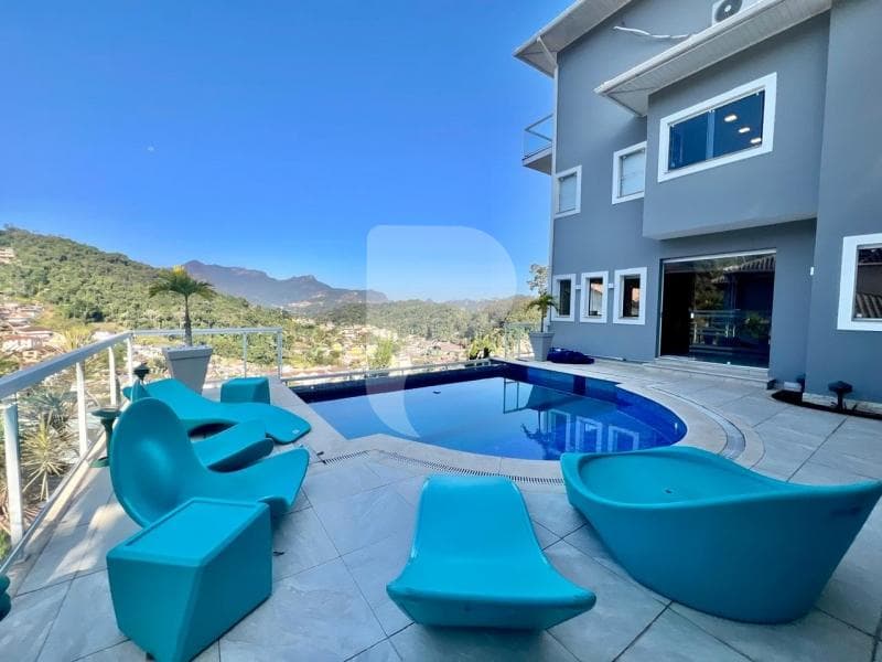 Casa à venda em Mosela, Petrópolis - RJ