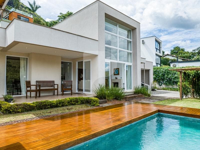 Casa à venda em Itaipava, Petrópolis - RJ