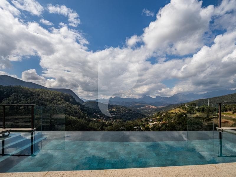 Casa à venda em Itaipava, Petrópolis - RJ