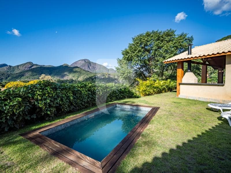 Casa à venda em Itaipava, Petrópolis - RJ