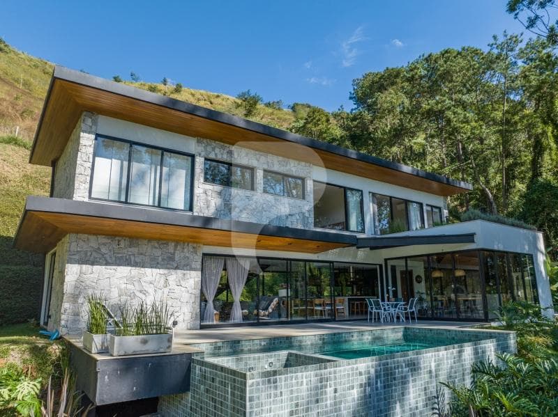 Casa à venda em Corrêas, Petrópolis - RJ