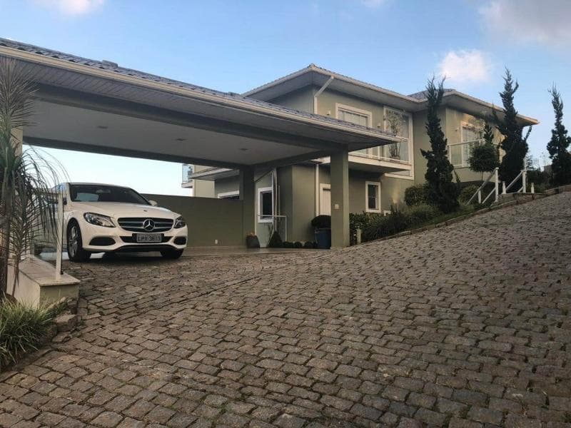 Casa à venda em Mosela, Petrópolis - RJ