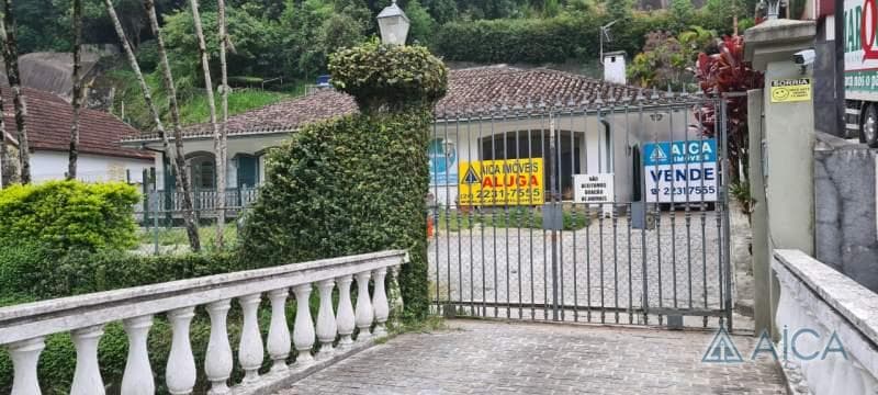 Casa à venda em Mosela, Petrópolis - RJ