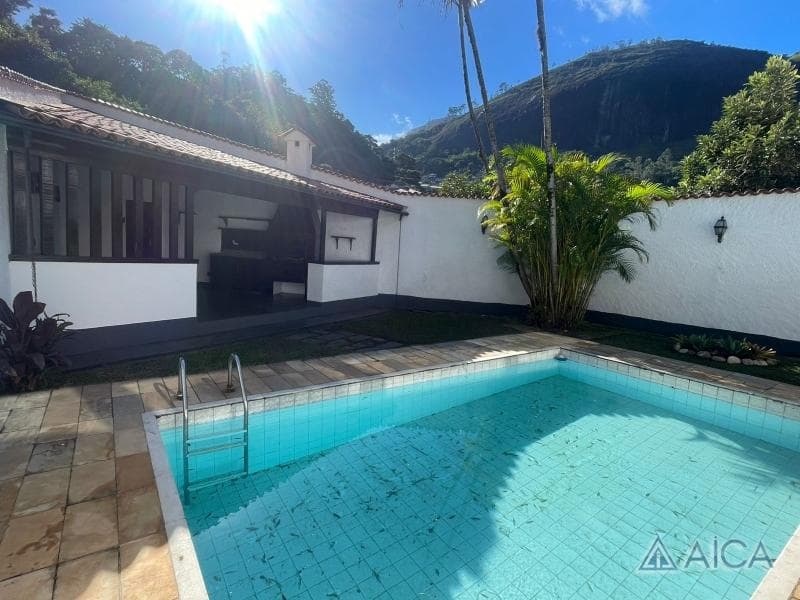 Casa à venda em Itamarati, Petrópolis - RJ