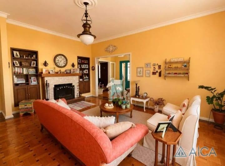 Casa à venda em Valparaíso, Petrópolis - RJ