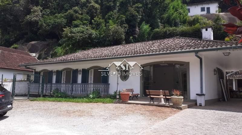 Casa à venda em Mosela, Petrópolis - RJ
