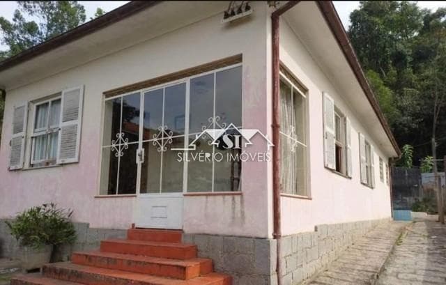 Casa à venda em Carangola, Petrópolis - RJ