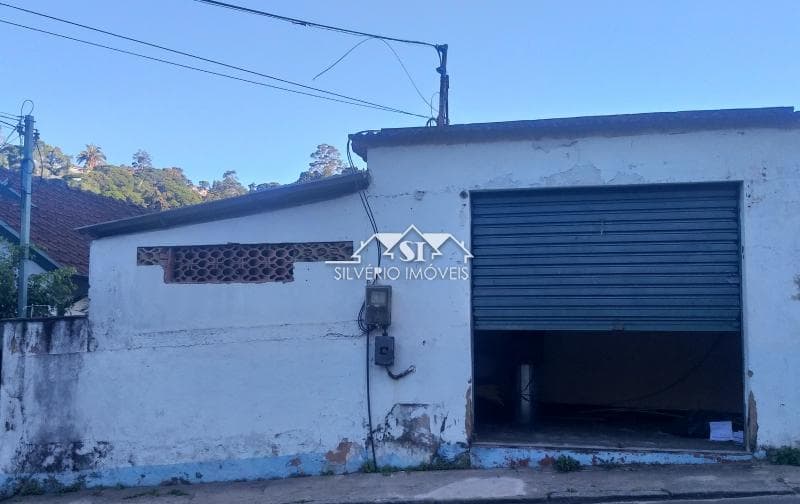Loja à venda em Mosela, Petrópolis - RJ