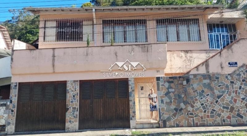 Casa à venda em Mosela, Petrópolis - RJ