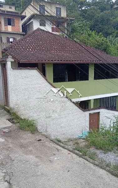 Casa à venda em Mosela, Petrópolis - RJ