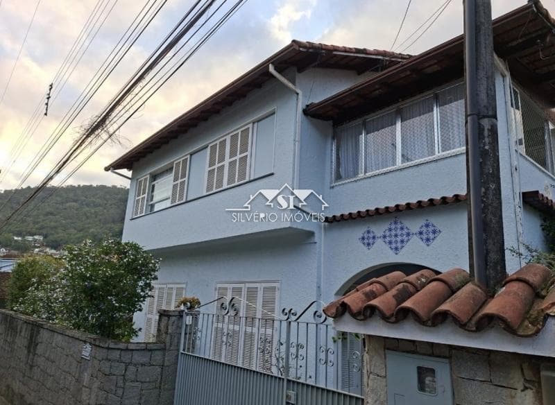 Casa à venda em Mosela, Petrópolis - RJ
