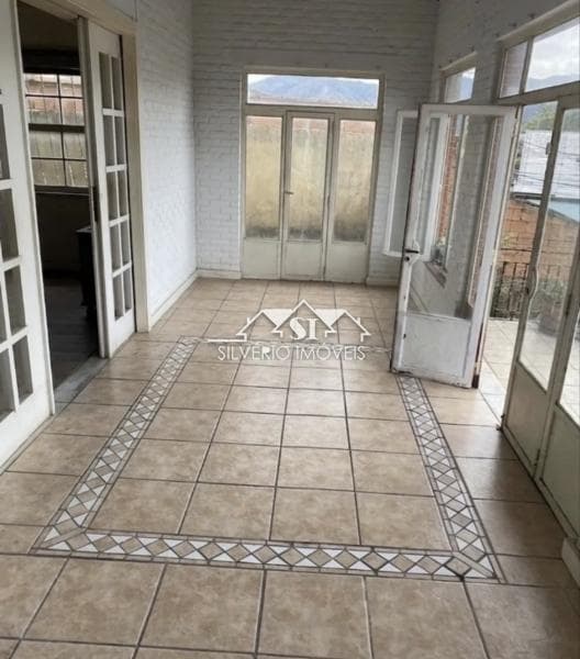 Casa à venda em Valparaíso, Petrópolis - RJ