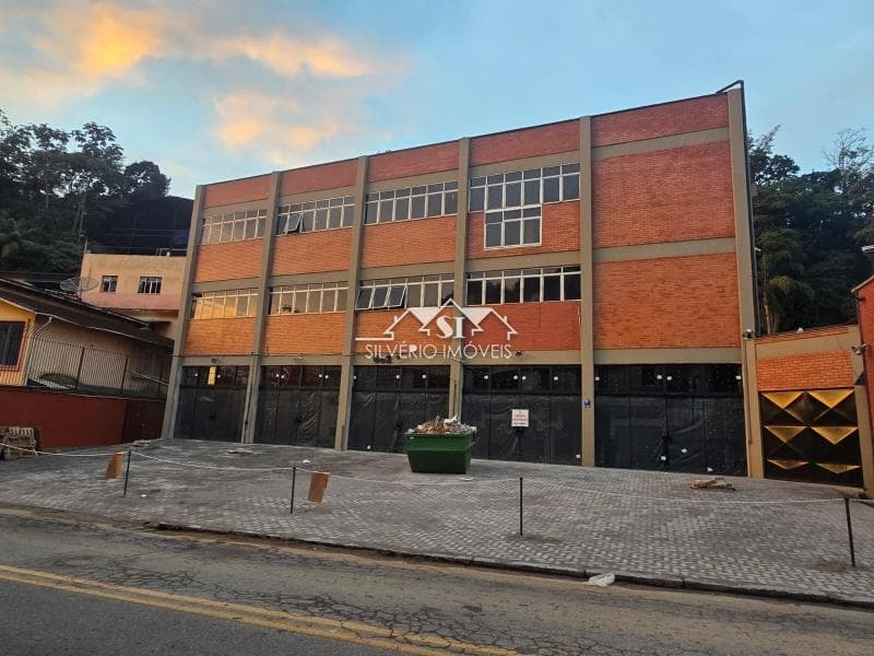 Loja para alugar em Quissamã, Petrópolis - RJ