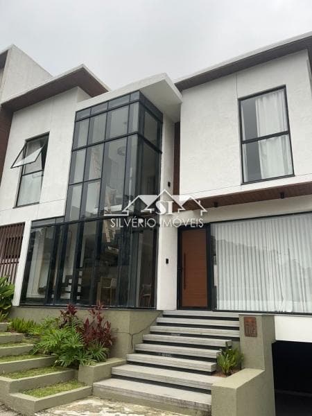 Casa à venda em Valparaíso, Petrópolis - RJ