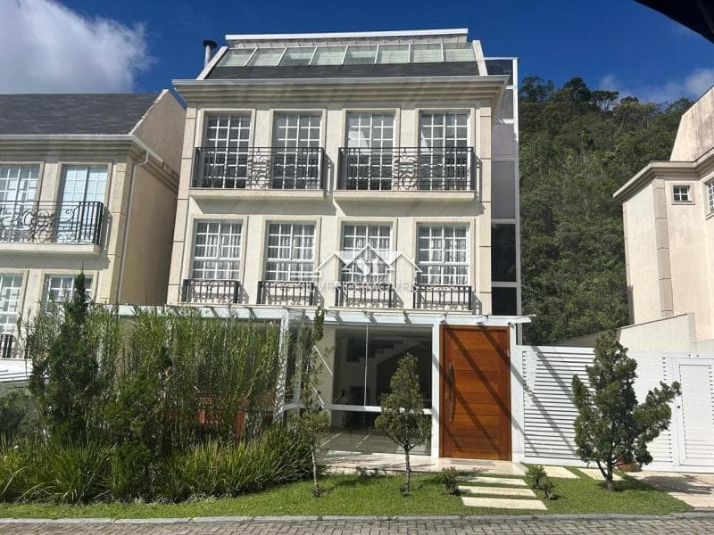Casa à venda em Valparaíso, Petrópolis - RJ