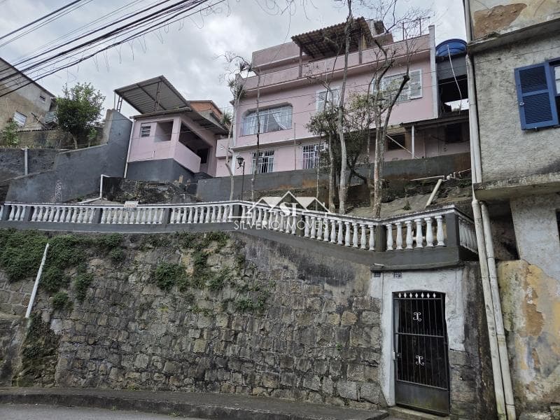 Casa à venda em Retiro, Petrópolis - RJ
